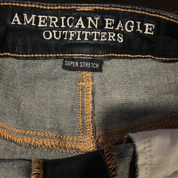 Super stretch American Eagle jean shorts, size 4! - Picture 2 of 3